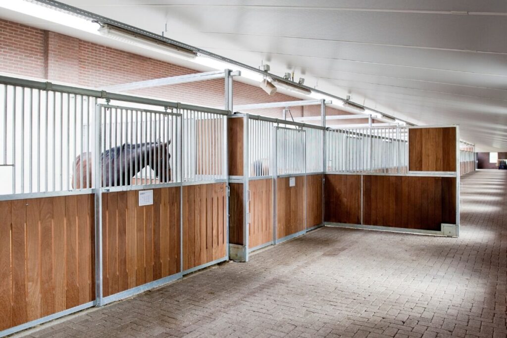 Corton paardenbox tussenwand