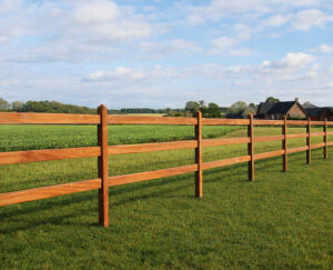 Hardhouten omheining - doorsteek omheining