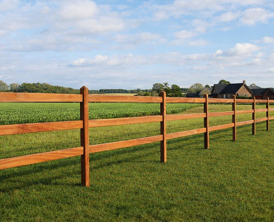 Hardhouten omheining - doorsteek omheining